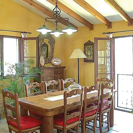 Cortijo De Picuales